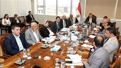 وزير الإسكان يتابع موقف تنفيذ المرحلة الثانية لمحطة تنقية مياه الشرب بمدينة 6 أكتوبر