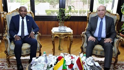 سامح الحفني يلتقي وزير الخارجية والتعاون الدولي بجزر القمر لبحث سبل التعاون 