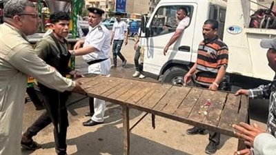 رفع الإشغالات والعوائق الخرسانية بحرم الطرق والشوارع بمدينة سنورس