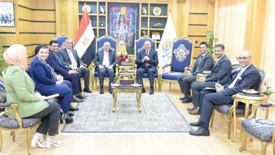 رئيس جامعة المنصورة يبحث تعزيز سبل التعاون مع السفير العراقي  