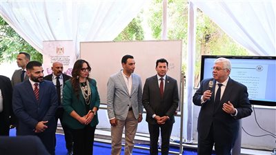 وزيرا الشباب والتعليم العالي يتفقدان برنامج 