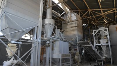 محافظ قنا: 5 أطنان في الساعة القدرة الإنتاجية لمصنع الأعلاف