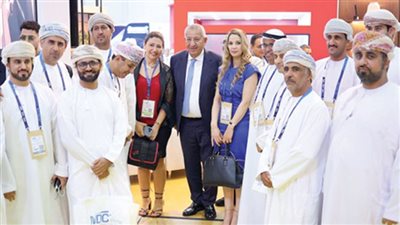 كامل أبوعلى يتسلم شهادات الجودة لمنتجعات الباتروس للفنادق فى سوق السفر العربى بدبى