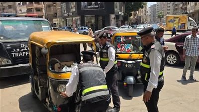 التحفظ على 25 توك توك مخالفًا خلال حملات مرورية موسعة بالزقازيق