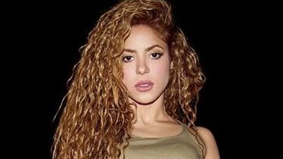 شاكيرا زهرة الربيع في حفل  ميت جالا 2025