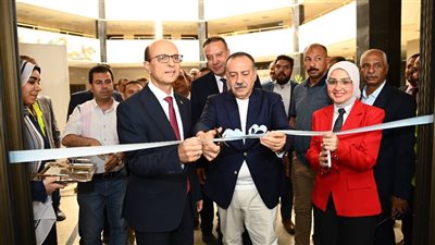 إفتتاح المعرض الفني لطلاب كلية التربية النوعية بجامعة أسيوط