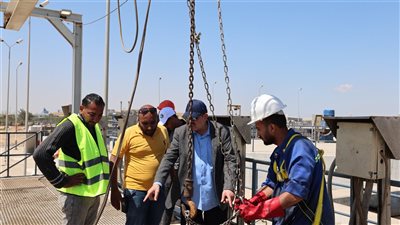 رئيس شركة الصرف الصحي بالإسكندرية يتفقد محطة معالجة العامرية