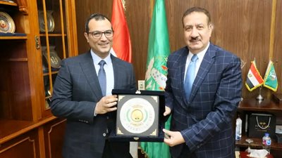 محافظ المنوفية يكرم مدير شركة غاز مصر السابق 