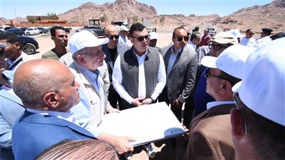 وزير الإسكان يتفقد أعمال تطوير طريقي كمين النبى صالح وكفاءة طريق سانت كاترين