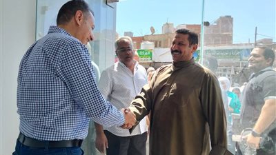 تسليم 9 محال تجارية بمول الغردقة لأصحابها الأصليين 