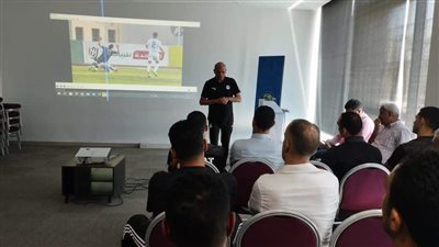 اجتماع لحكام الـ VAR  لمراجعة الأداء وتحسين سرعة القرارات التحكيمية