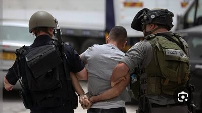 الاحتلال يعتقل مواطنين غرب الخليل