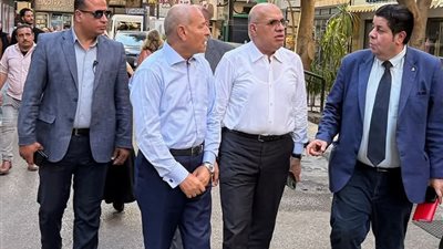 محافظ القاهرة يقود حملة مكبرة لرفع الإشغالات وغلق المقاهي بالزمالك