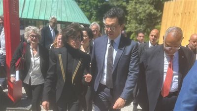 وزير الثقافة يصطحب نظيرته الفرنسية في جولة بالجناح المصري في بينالي فينيسيا للعمارة