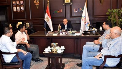 محافظ الأقصر يلتقي مسؤولي الصحة لمناقشة تطوير المنظومة 