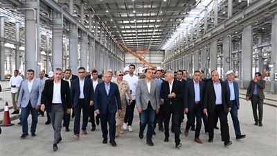 مدبولي يتفقد مصنع الشركة الوطنية المصرية لصناعات السكك الحديدية (نيرك)