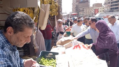 محافظ الدقهلية يوجه باقامة تندات لحماية المواطنين أثناء التواجد بسوق اليوم الواحد