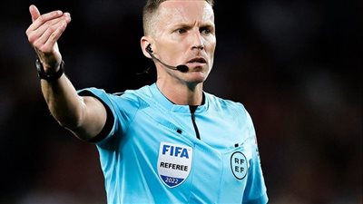 تعرف على حكم مباراة الكلاسيكو بين برشلونة وريال مدريد