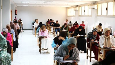 استمرار أعمال الامتحانات بكليات جامعة قنا