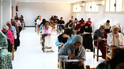  51 لجنة امتحانية لطلاب قنا بالثانوية العامة.. والمحافظ: لا تهاون فى الغش 