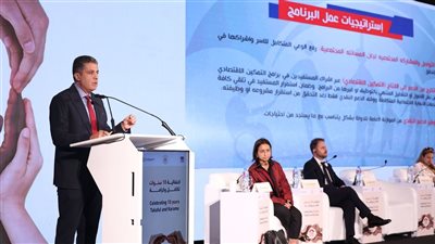 خبراء يناقشون 