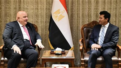 وزير الرياضة يناقش استعدادات تنفيذ مشروع 