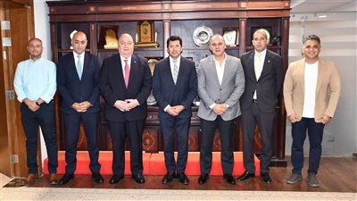 وزير الرياضة يناقش استعدادات تنفيذ مشروع 