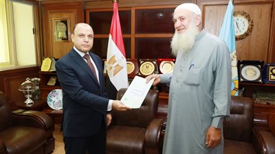 تسليم 14 عقد تقنين أراضي أملاك دولة للمستفيدين بكفرالشيخ