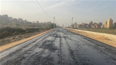 محافظ الغربية يتابع أعمال رش طبقة MC بكورنيش المحلة