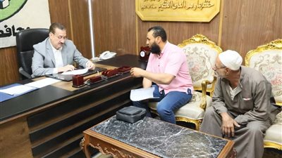 محافظ المنوفية يأمر بصرف مساعدة مالية ومواد غذائية للأسر الأكثر احتياجا 