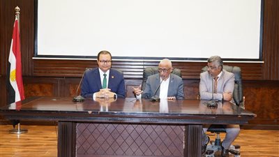 رئيس هيئة الاعتماد والرقابة الصحية يلتقي بمحافظ شمال سيناء والقيادات التنفيذية