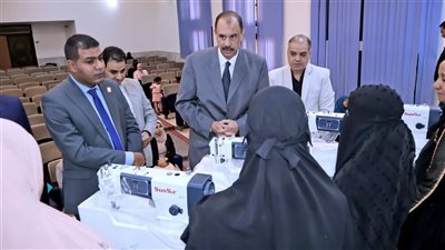 تسليم ماكينات خياطة للسيدات الأولى بالرعاية بسوهاج