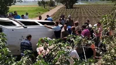 انقلاب ميكروباص يقل طلاباً بطريق ههيا – أبو كبير| تفاصيل 