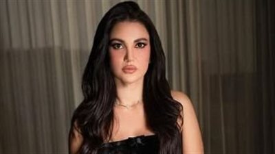 درة زروق تطل بالأسود الأنيق 