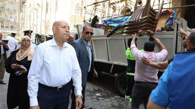 لرفع الإشغالات وغلق المقاهى المخالفة.. حملة مكبرة على منطقة طلعت حرب بالقاهرة