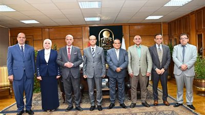 المنشاوي يلتقي نائب رئيس هيئة النيابة الإدارية لتعزيز التعاون