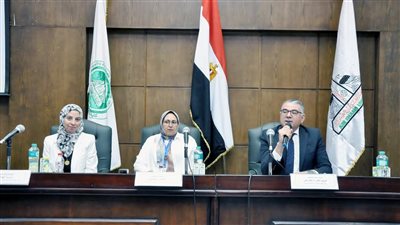تجارة عين شمس تناقش كيفية التعامل مع الطلاب ذوي الاحتياجات الخاصة 