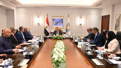 محافظ جنوب سيناء يبحث تطوير قطاع الثروة السمكية