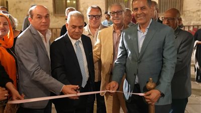 صالون نفرتيتي يحتفي بمرور عامين.. ويختار فاروق حسني شخصية العام