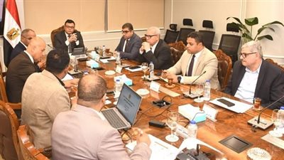 وزير الإسكان يتابع منظومة مياه الشرب بمدن شرق وغرب القاهرة استعدادا للصيف