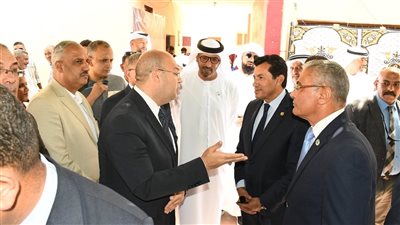 صبحي ومسؤولو مؤسسة زايد يشهدون انطلاق قافلة زايد الخيرية