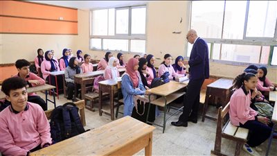 جولة مفاجئة لوزير التربية والتعليم في مدارس الجيزة