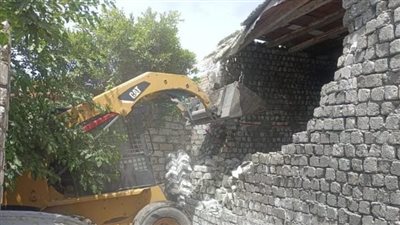 إزالة ٢١ حالة تعدي بالبناء المخالف علي الأراضي الزراعية وأملاك الدولة بالجيزة