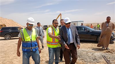 وزير الكهرباء يتفقد مستجدات تنفيذ أعمال برجى عبور قناة السويس