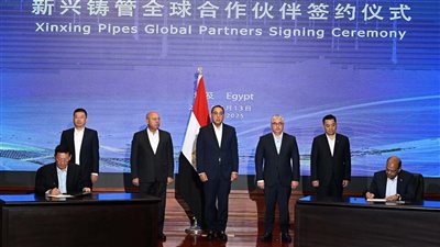 توقيع 4 تعاقدات مع مصنع شركة 