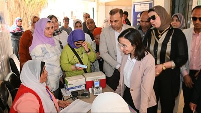 محافظ البحيرة تتفقد القافلة الطبية المجانية  بدمنهور 