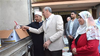 محافظ الغربية يشهد توزيع  ٢طن  من لحوم صكوك الإطعام 