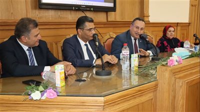 رئيس جامعة الإسكندرية يشهد احتفالية تكريم الطلاب الفائزين بجائزة «منير قنصوة»