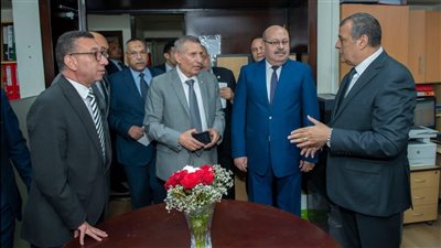 وزير الدولة للإنتاج الحربي يتفقد سير العمل بشركة المشروعات والاستشارات الهندسية التابعة للوزارة