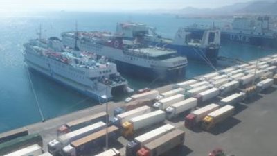 تداول 10 آلاف طن و606 شاحنة بضائع بموانئ البحر الأحمر